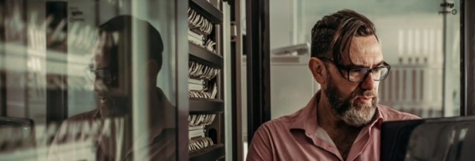 img blog IT staff at work teams 01